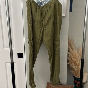 Green cargo pants